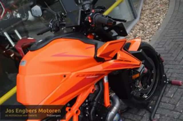 KTM 1390 Super Duke R (2024) thumbnail 4