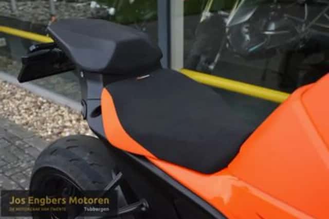 KTM 1390 Super Duke R (2024) thumbnail 6