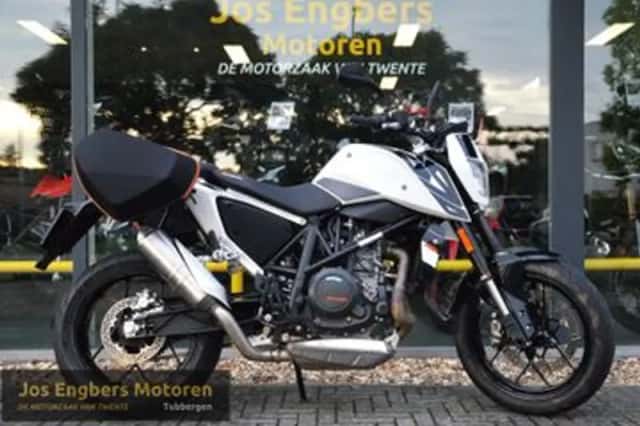 KTM 690 Duke (2016) thumbnail 1
