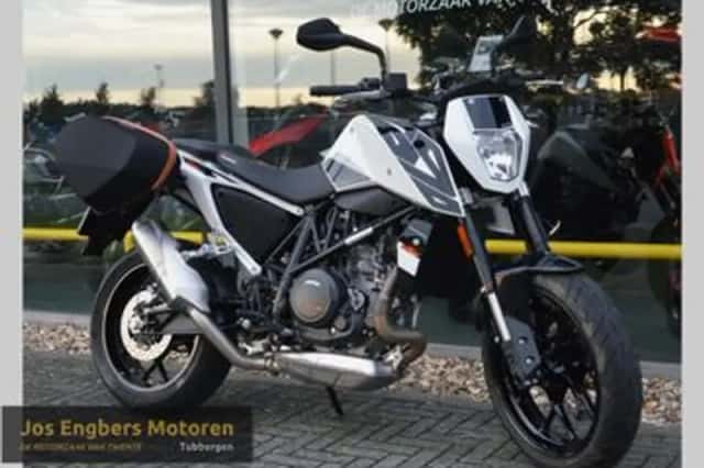 KTM 690 Duke (2016) thumbnail 5