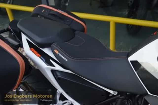 KTM 690 Duke (2016) thumbnail 6