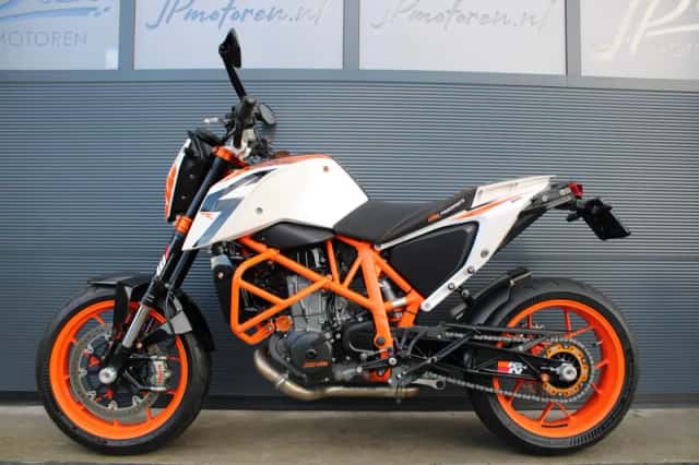 KTM 690 Duke R (2015) thumbnail 3