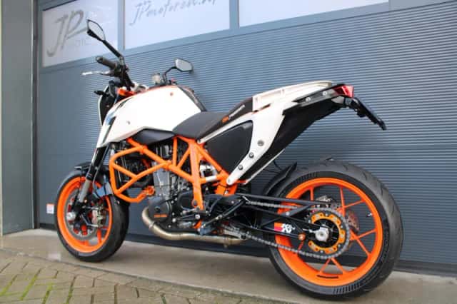 KTM 690 Duke R (2015) thumbnail 4