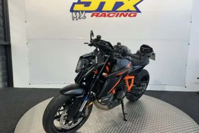 KTM 1390 Super Duke R EVO (2025) thumbnail 2