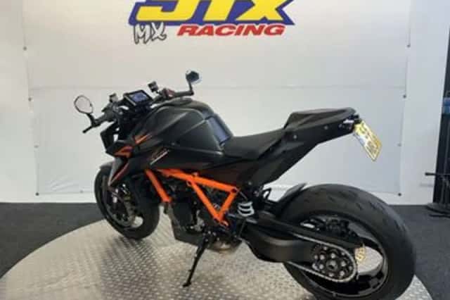 KTM 1390 Super Duke R EVO (2025) thumbnail 5