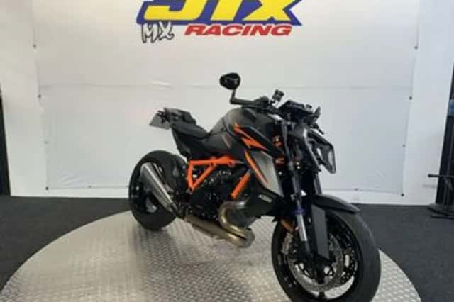 KTM 1390 Super Duke R EVO (2025) thumbnail 3