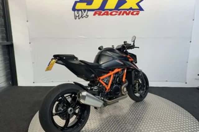 KTM 1390 Super Duke R EVO (2025) thumbnail 4