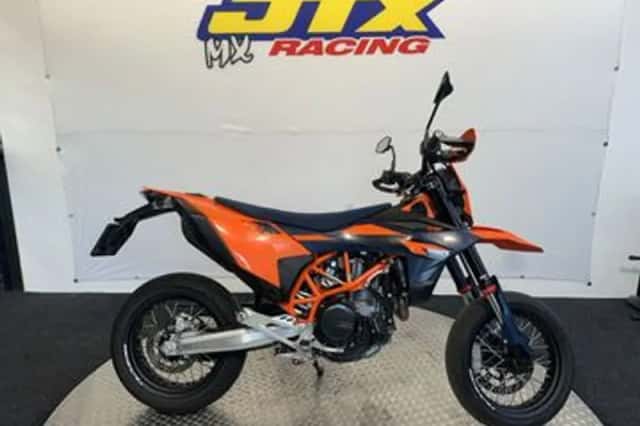 KTM 690 SMC R (2026) thumbnail 1
