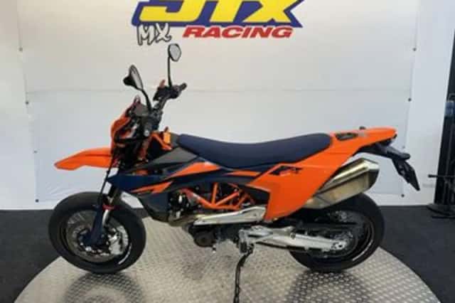 KTM 690 SMC R (2026) thumbnail 6
