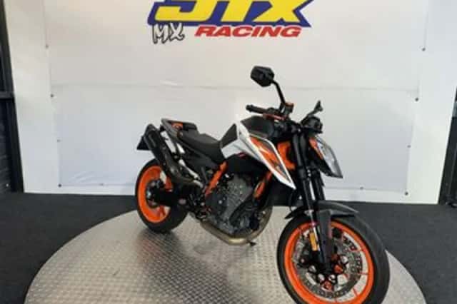 KTM 890 Duke R (2020) thumbnail 2