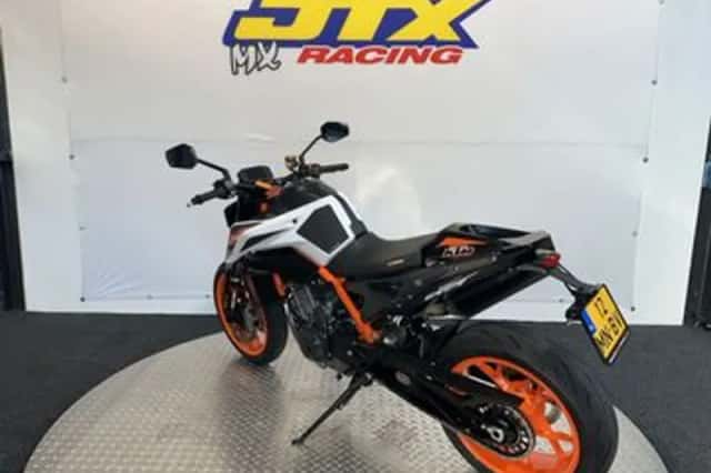 KTM 890 Duke R (2020) thumbnail 5