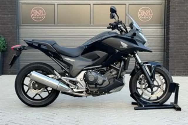 Honda NC750X (2016) thumbnail 2