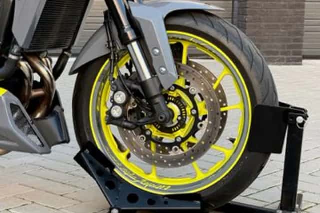 Yamaha MT-09 (2017) thumbnail 6