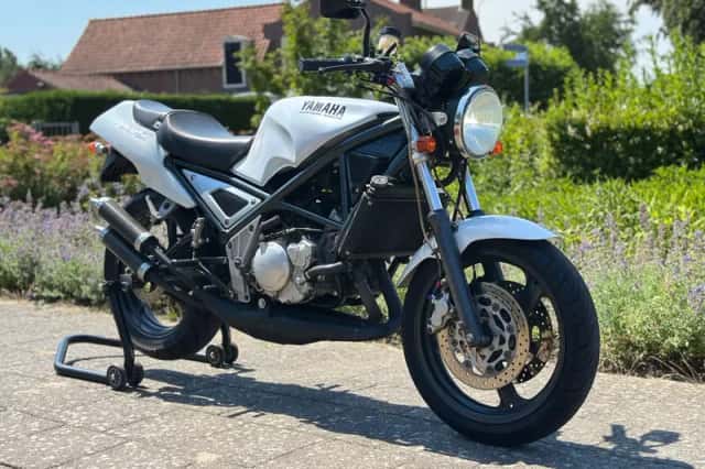 Yamaha R1 Z (1992) thumbnail 2