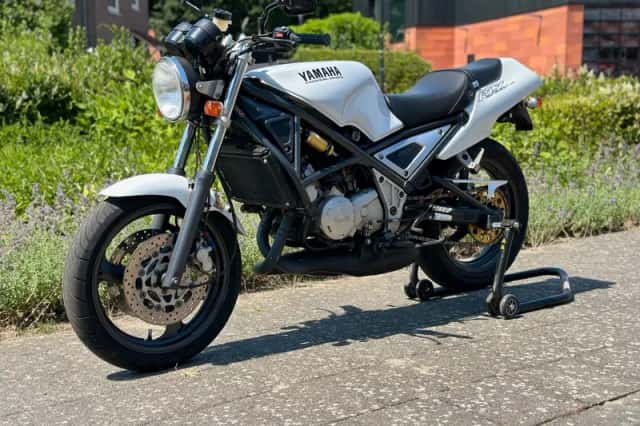 Yamaha R1 Z (1992) thumbnail 3