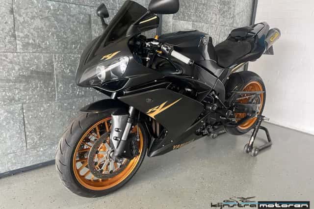 Yamaha R1 (2007) thumbnail 2