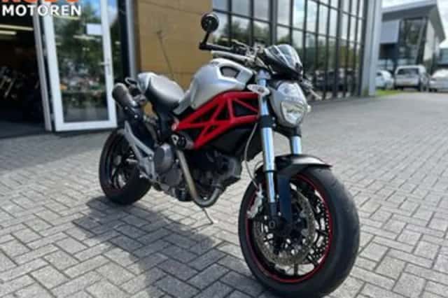 Ducati Monster 1100 (2010) thumbnail 2