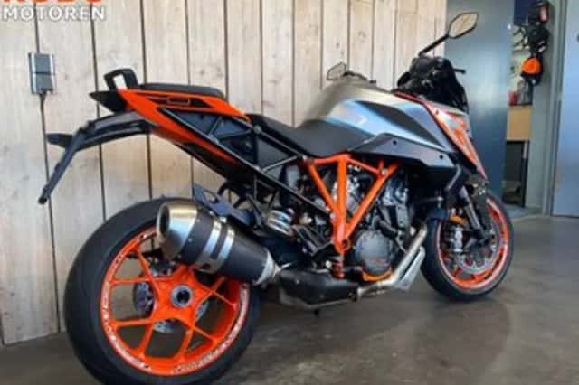 KTM 1290 Super Duke GT (2017) thumbnail 3