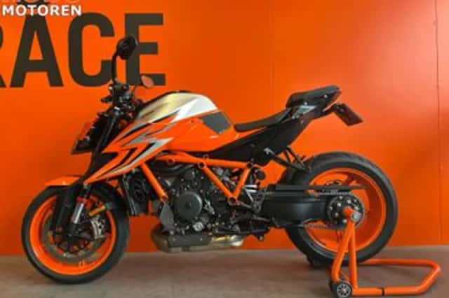 KTM 1290 SuperDuke R (2023) thumbnail 3
