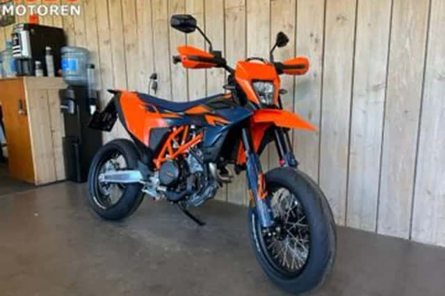 KTM 690 SMC R (2026) thumbnail 6