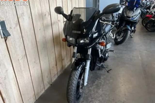 Yamaha FZS600 (2001) thumbnail 5