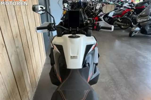 KTM 1390 Super Adventure S EVO (2026) thumbnail 4