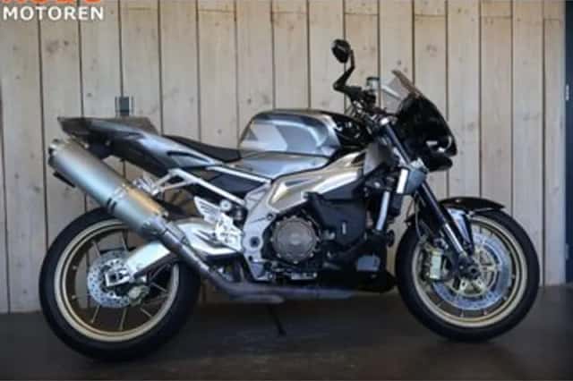 Aprilia Tuono (2006) thumbnail 1