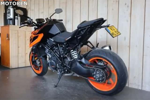 KTM 1290 SuperDuke R (2019) thumbnail 6