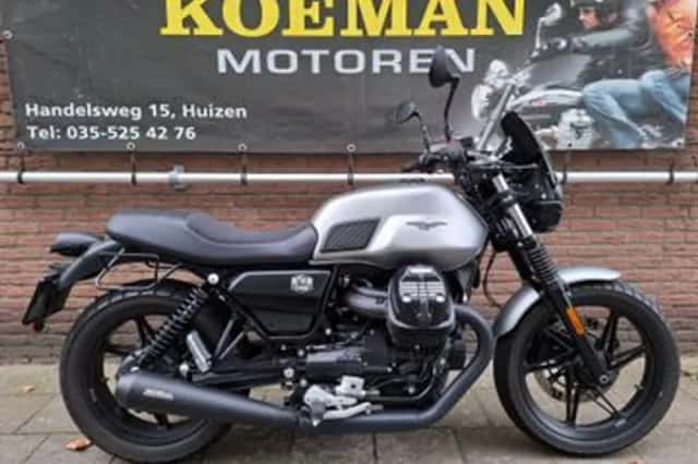 Moto Guzzi V7 Stone (2024) thumbnail 1
