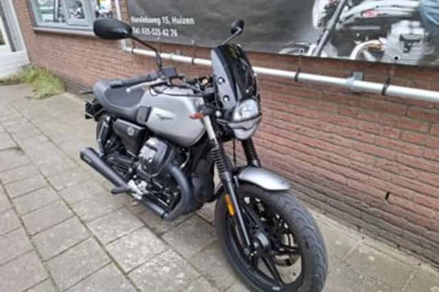 Moto Guzzi V7 Stone (2024) thumbnail 2