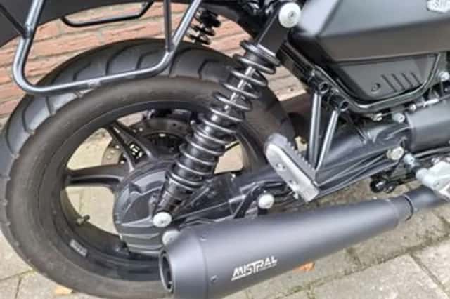 Moto Guzzi V7 Stone (2024) thumbnail 5
