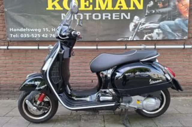 Vespa GTS (2015) thumbnail 1