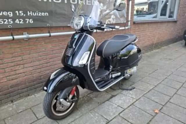 Vespa GTS (2015) thumbnail 2