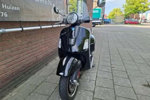 Vespa GTS (2015) thumbnail 3