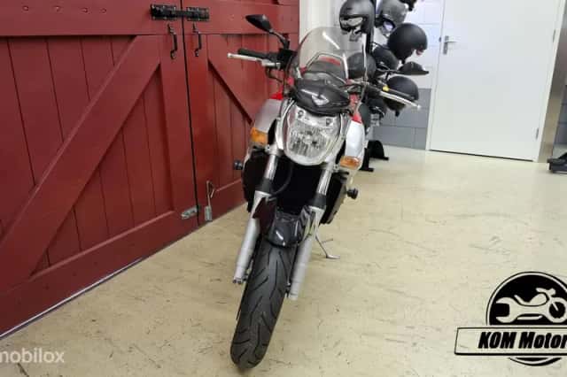 Suzuki GSR600 (2007) thumbnail 2