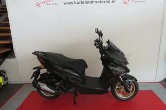 Vespa GTS (2026) thumbnail 1