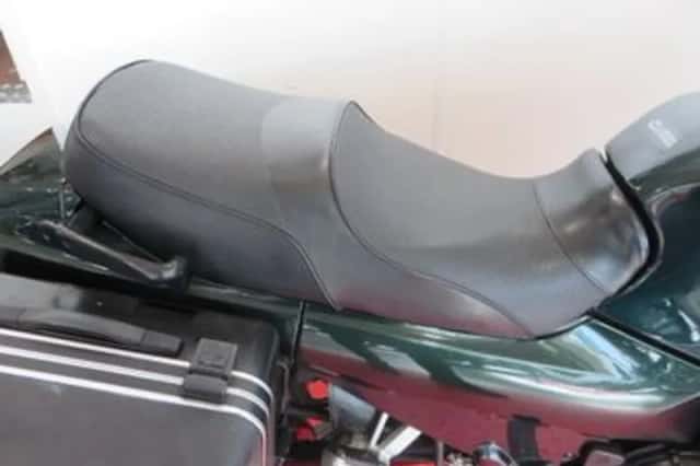 Kawasaki GTR 1000 (1998) thumbnail 4