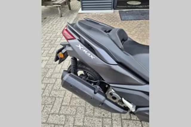 Yamaha X-MAX 300 (2023) thumbnail 4