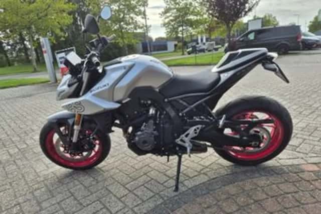 Suzuki GSX-8S (2025) thumbnail 6