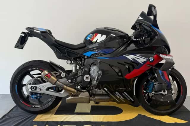 BMW M 1000 RR (2023) thumbnail 6