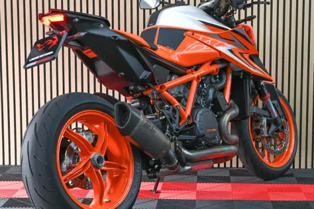 KTM 1290 SuperDuke R (2022) thumbnail 1