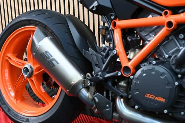 KTM 1290 SuperDuke R (2022) thumbnail 3