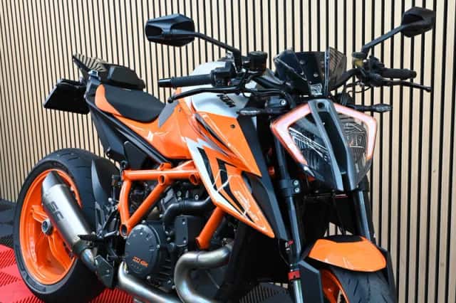 KTM 1290 SuperDuke R (2022) thumbnail 4