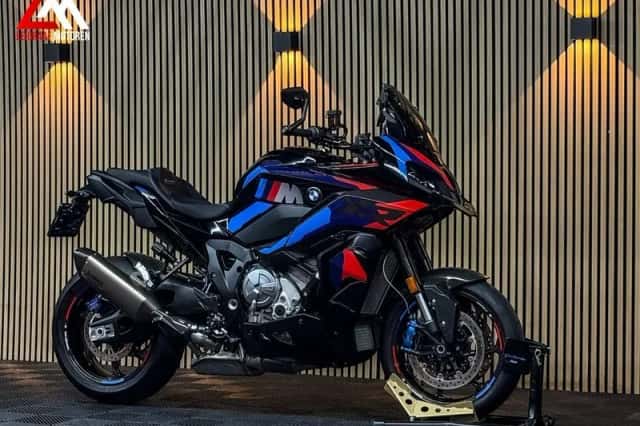 BMW M 1000 XR (2024) thumbnail 1