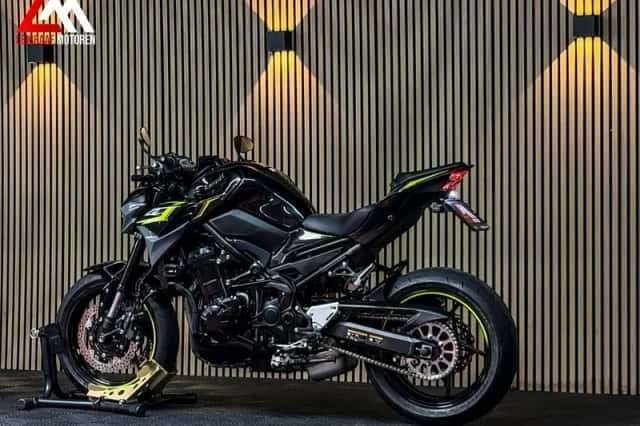 Kawasaki Z900 (2024) thumbnail 4