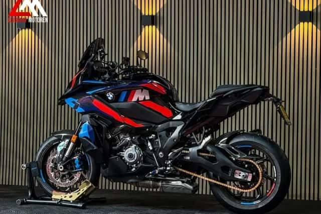 BMW M 1000 XR (0) thumbnail 4