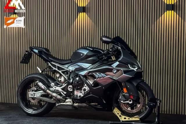 BMW S 1000 RR (2025) thumbnail 1