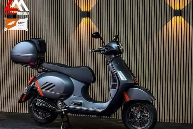 Vespa GTS 300 Super (2024) thumbnail 1