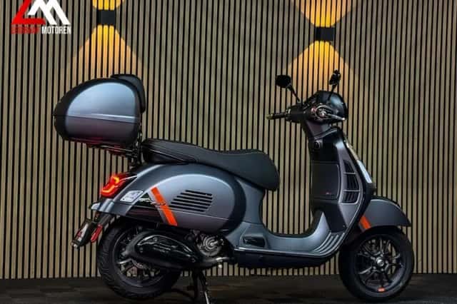 Vespa GTS 300 Super (2024) thumbnail 3