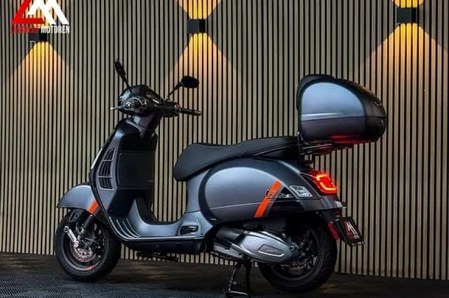 Vespa GTS 300 Super (2024) thumbnail 4